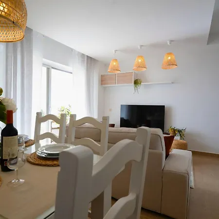 Todimer Beachfront Oceanview Vacation Apartment *