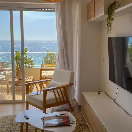 Todimer Beachfront Oceanview Vacation Apartment *
