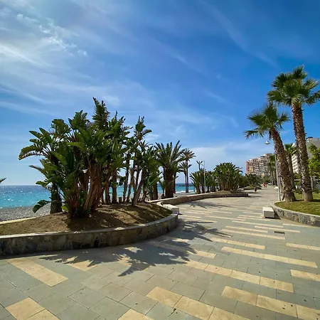 Todimer Beachfront Oceanview Vacation Apartment *